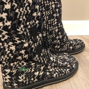 Sanuk fur lined boots